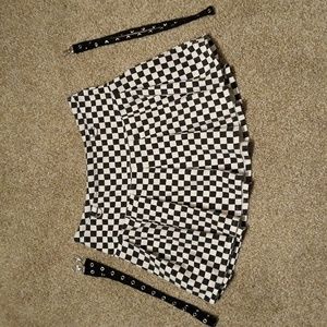 Hot Topic checkered skirt